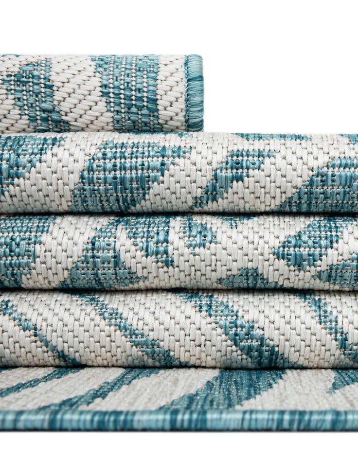 Detail image of 7' x 10' Easy-Clean Botanical Indoor / Outdoor Rug