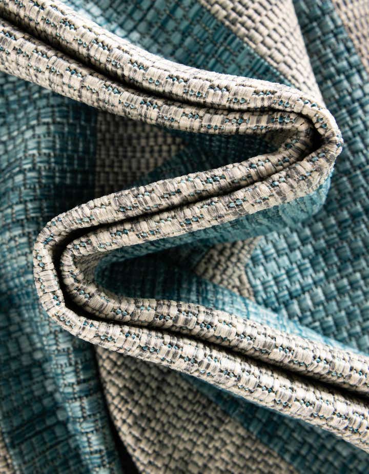 5' 3 x 8' Easy-Clean Ribbon Indoor / Outdoor Rug