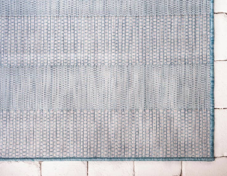 Detail image of 5' 3 x 8' Easy-Clean Ribbon Indoor / Outdoor Rug
