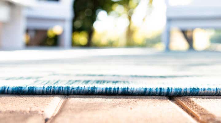 5' 3 x 8' Easy-Clean Ribbon Indoor / Outdoor Rug