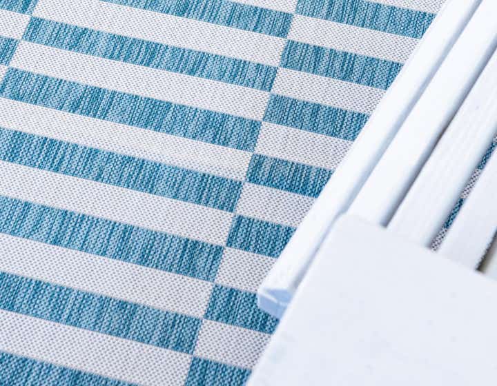 5' 3 x 8' Easy-Clean Ribbon Indoor / Outdoor Rug