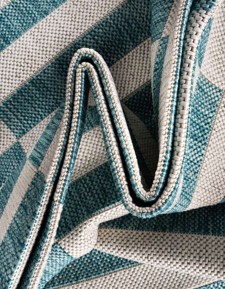 5' 3 x 8' Easy-Clean Ribbon Indoor / Outdoor Rug