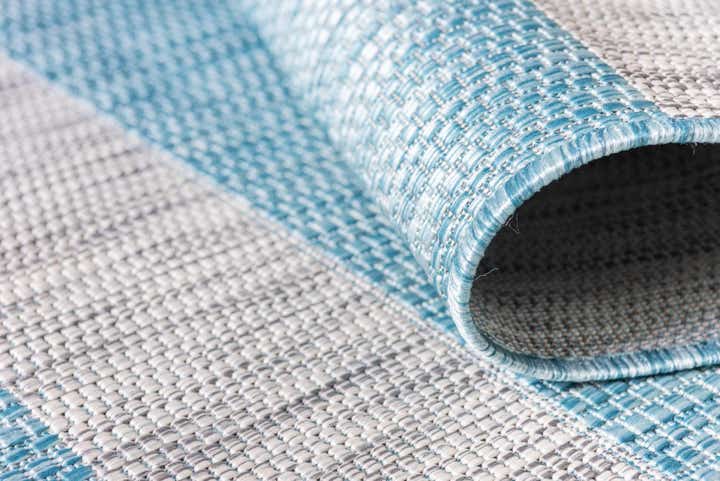 5' 3 x 8' Easy-Clean Striped Indoor / Outdoor Rug