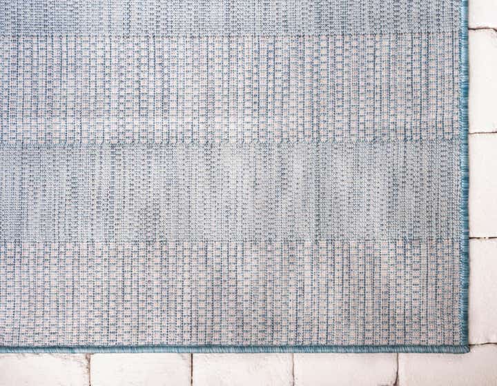 5' 3 x 8' Easy-Clean Striped Indoor / Outdoor Rug