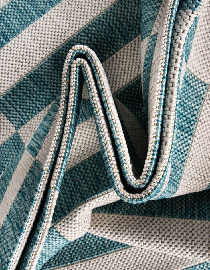 Detail image of 4' x 6'  Washable Striped Indoor / Outdoor Rug