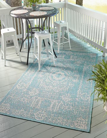 7' x 10' Easy-Clean Traditional Indoor / Outdoor Rug