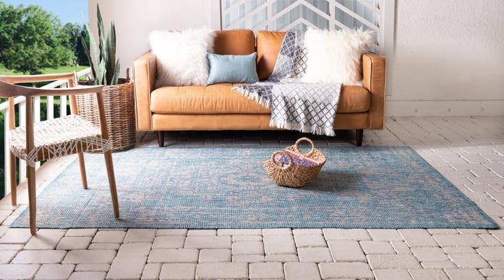Detail image of 4' x 6' Easy-Clean Traditional Indoor / Outdoor Rug