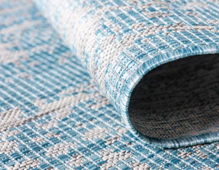 4' x 6' Easy-Clean Traditional Indoor / Outdoor Rug