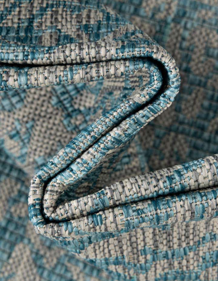 7' x 10' Easy-Clean Traditional Indoor / Outdoor Rug