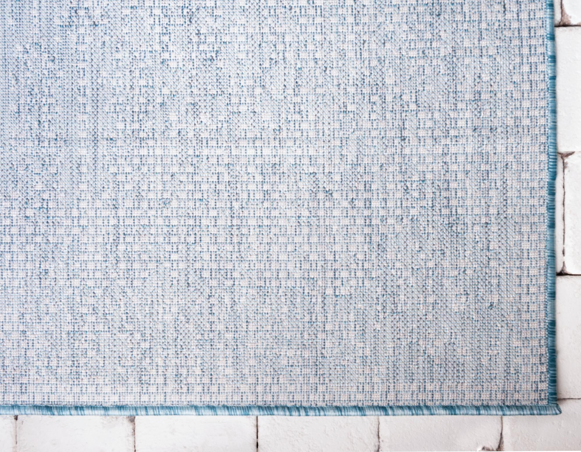 4' x 6' Easy-Clean Traditional Indoor / Outdoor Rug