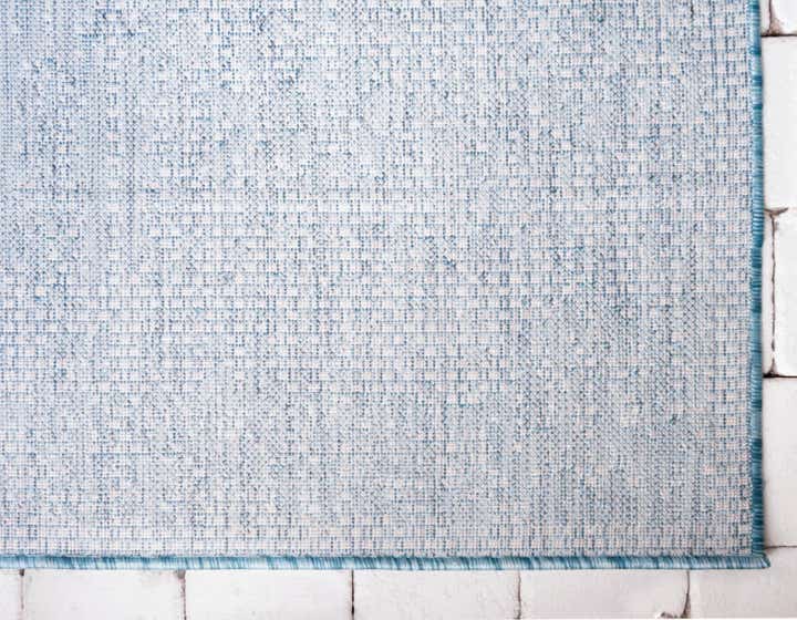 7' x 10' Easy-Clean Traditional Indoor / Outdoor Rug