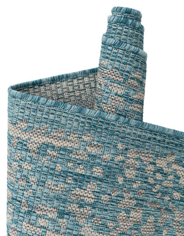 4' x 6' Easy-Clean Traditional Indoor / Outdoor Rug