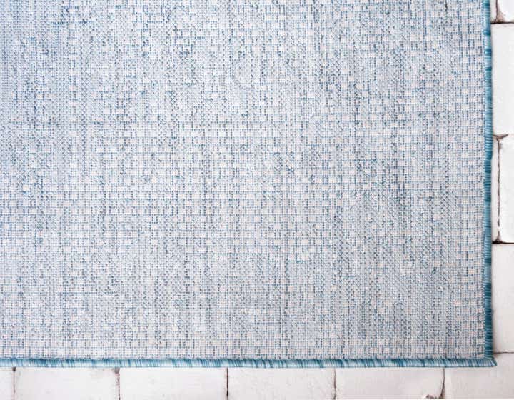 4' x 6' Easy-Clean Traditional Indoor / Outdoor Rug