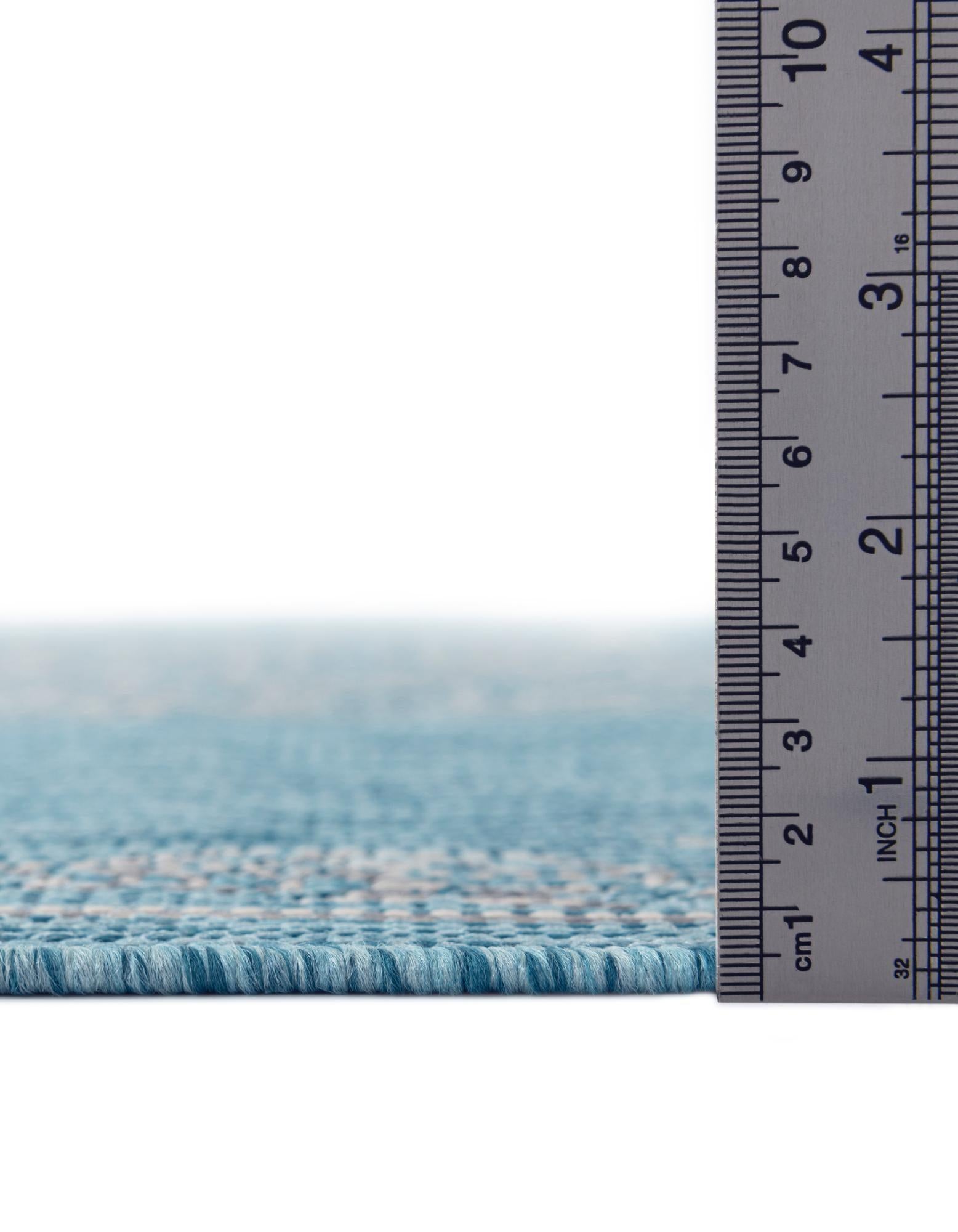 4' x 6' Easy-Clean Traditional Indoor / Outdoor Rug