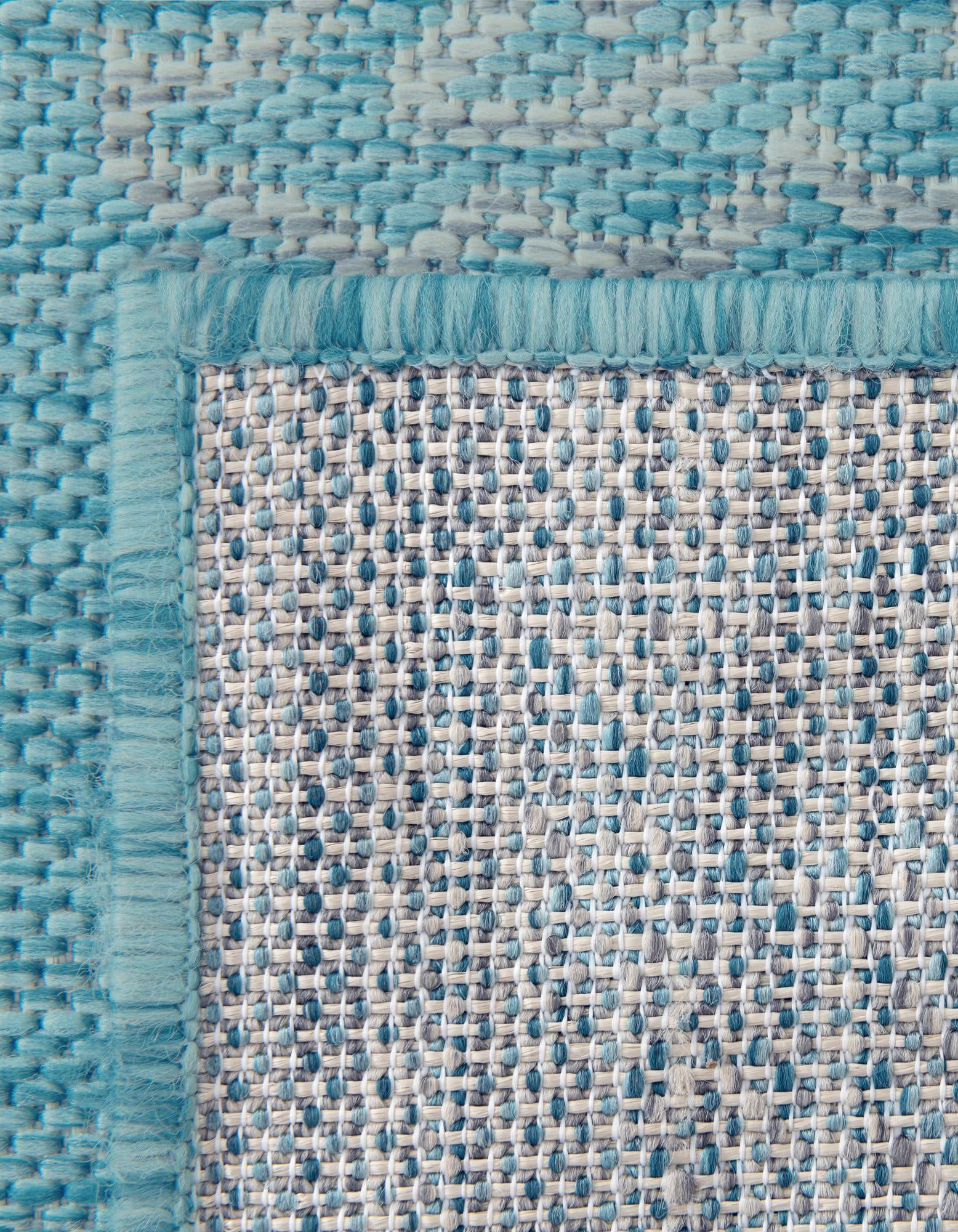 4' x 6' Easy-Clean Traditional Indoor / Outdoor Rug