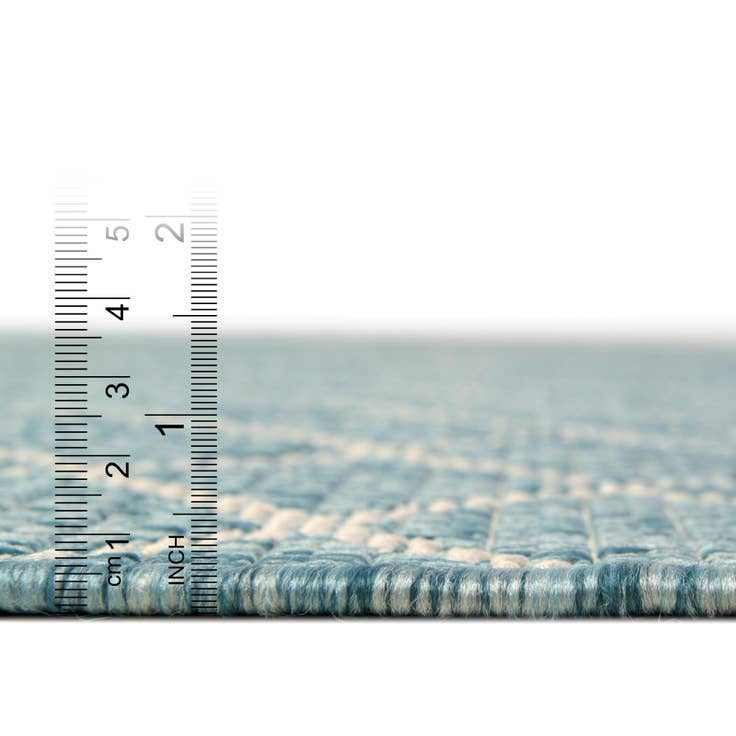 Detail image of 7' 10 x 11' Easy-Clean Trellis Indoor / Outdoor Rug