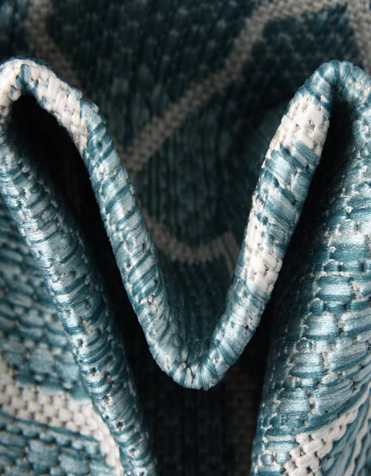 Detail image of 4' x 4' Washable Lattice Indoor / Outdoor Round Rug