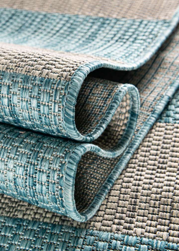 4' x 4' Easy-Clean Ribbon Indoor / Outdoor Round Rug