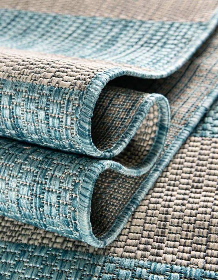 Detail image of 4' x 4' Easy-Clean Ribbon Indoor / Outdoor Round Rug