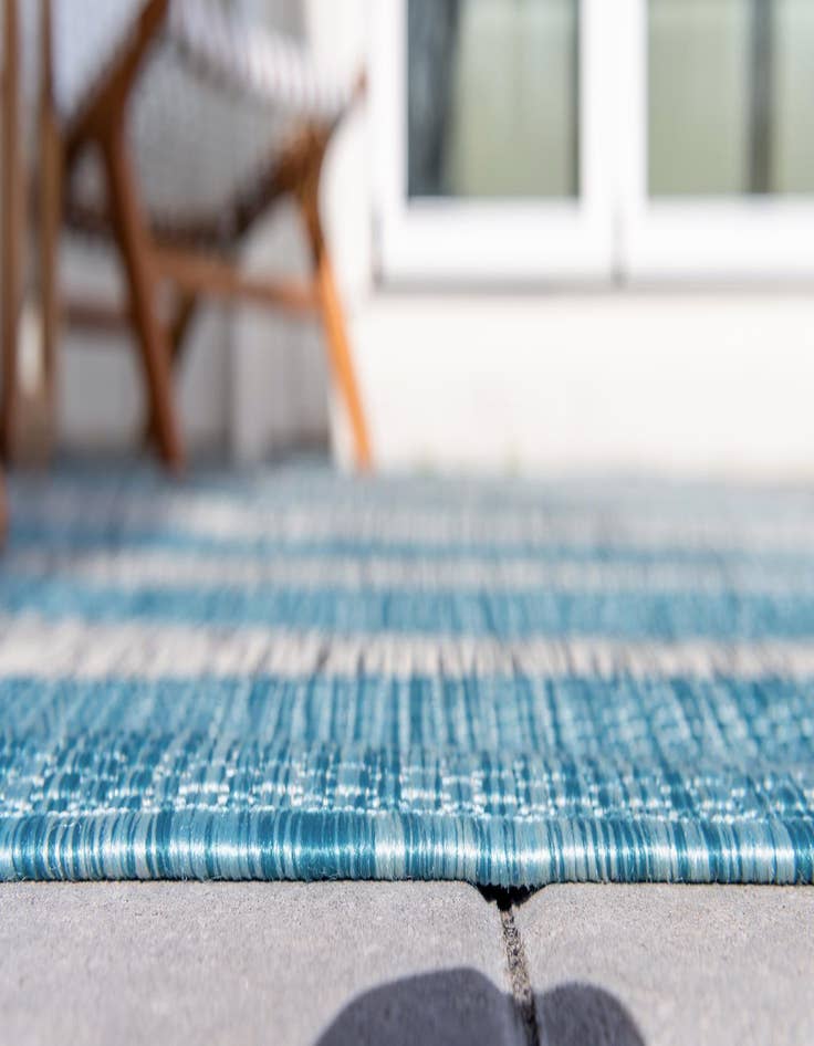 Detail image of 4' x 4'  Washable Striped Indoor / Outdoor Round Rug