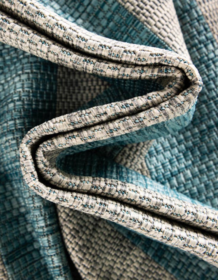 Detail image of 4' x 4'  Washable Striped Indoor / Outdoor Round Rug