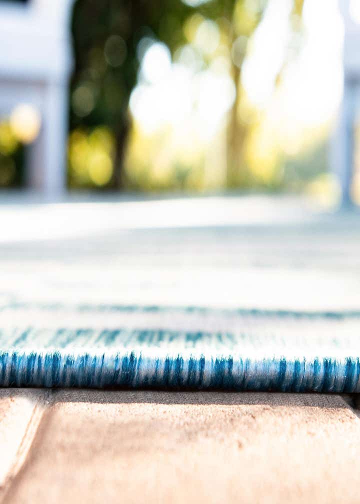 4' x 4' Easy-Clean Striped Indoor / Outdoor Round Rug