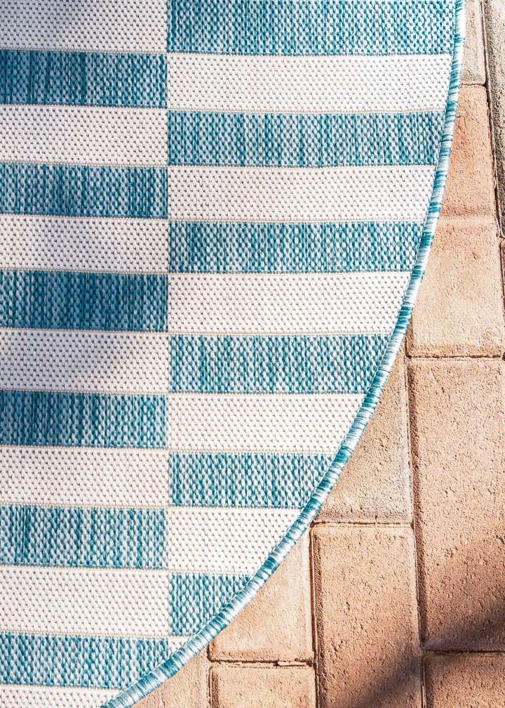 4' x 4' Easy-Clean Striped Indoor / Outdoor Round Rug
