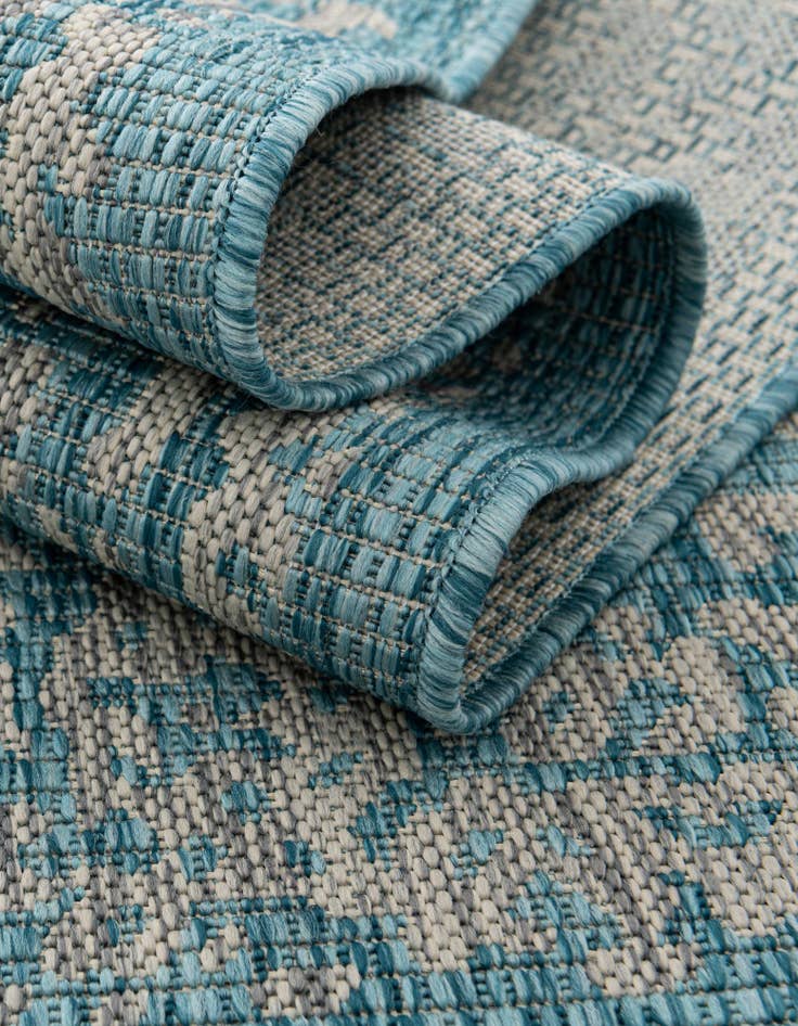 Detail image of 4' x 4' Easy-Clean Traditional Indoor / Outdoor Round Rug