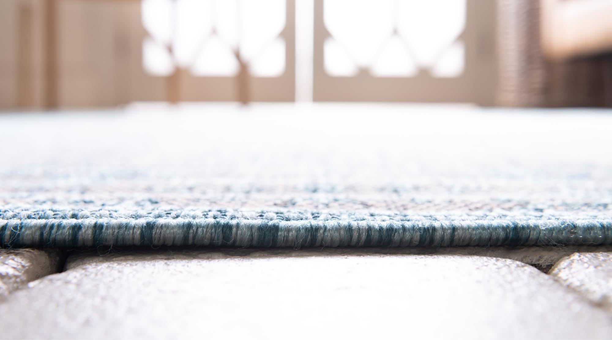 4' x 4' Easy-Clean Traditional Indoor / Outdoor Round Rug
