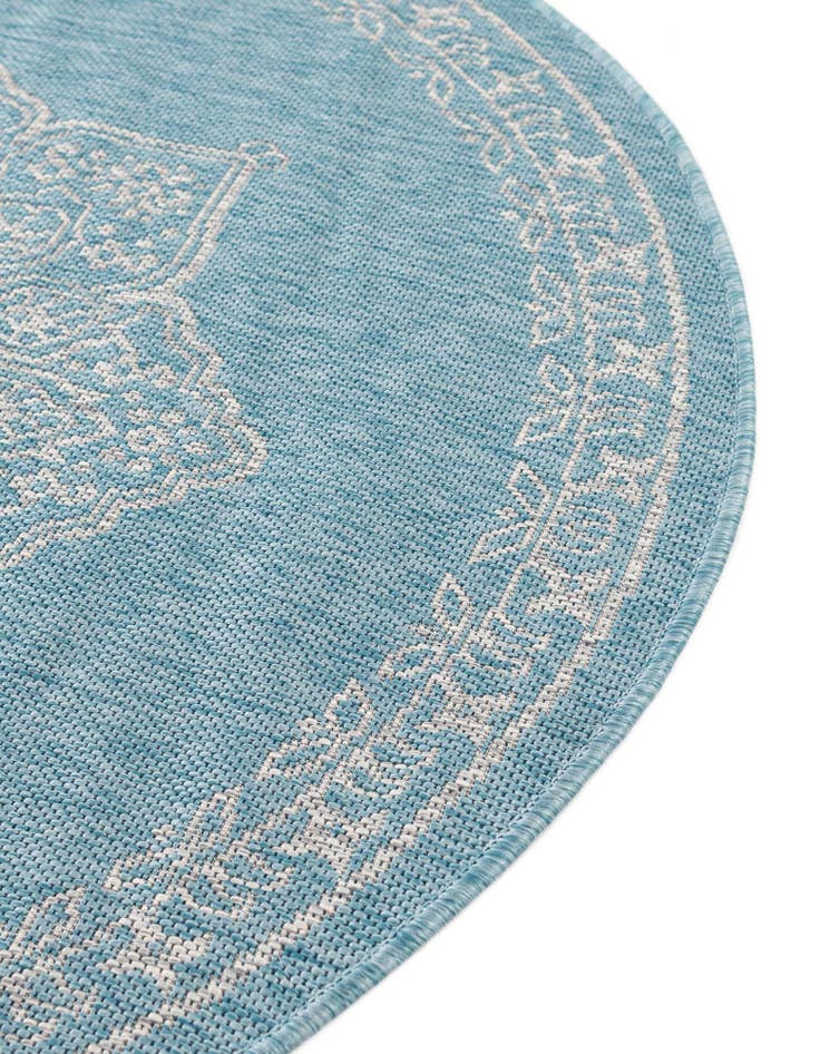 Detail image of 4' x 4'  Washable Traditional Indoor / Outdoor Round Rug