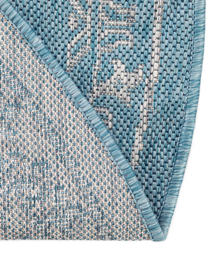 Detail image of 4' x 4'  Washable Traditional Indoor / Outdoor Round Rug