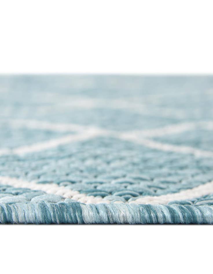 Detail image of 2' x 6' Easy-Clean Trellis Indoor / Outdoor Runner Rug