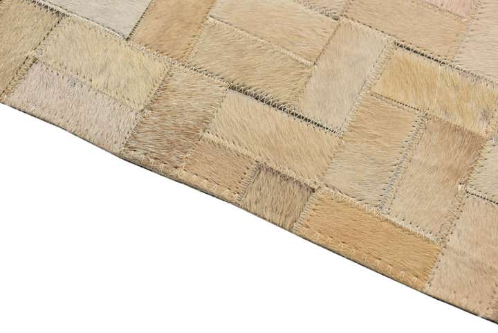 5' 5 x 7' 7 Cowhide Rug