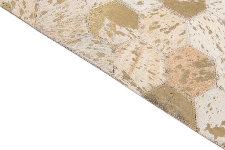 Detail image of 4' 10 x 7' 6 Cowhide Stocks Rug