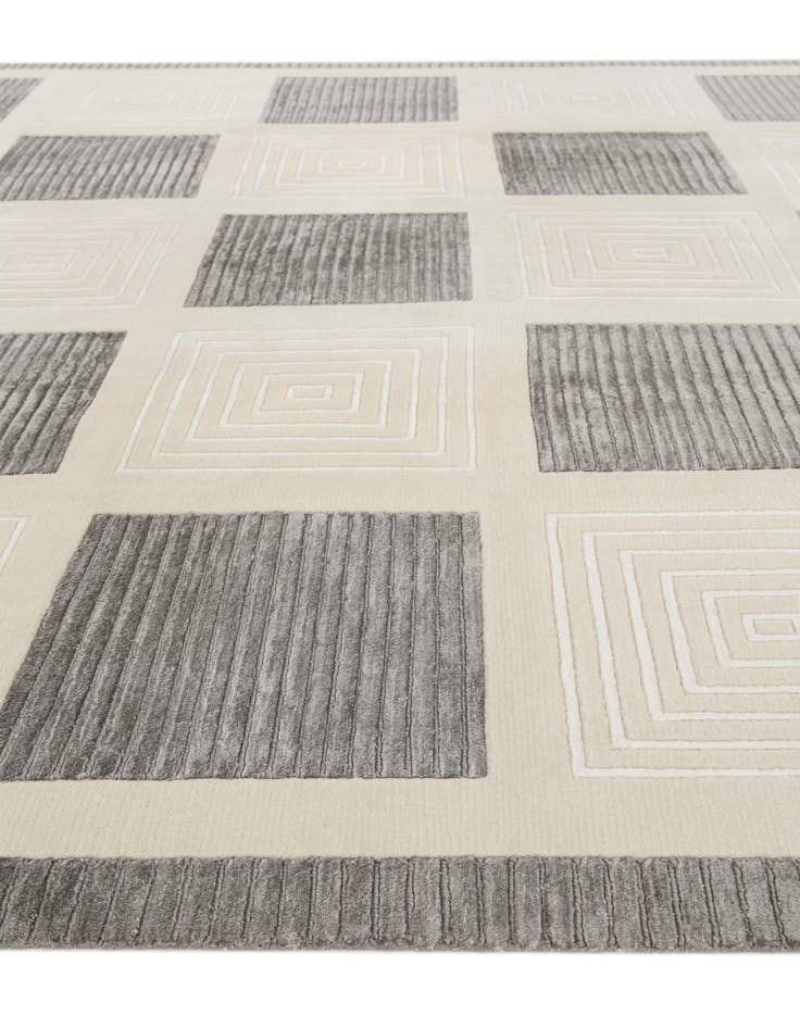 Detail image of 6' 6 x 9' 7  Hand Knotted Darya Wool Rug