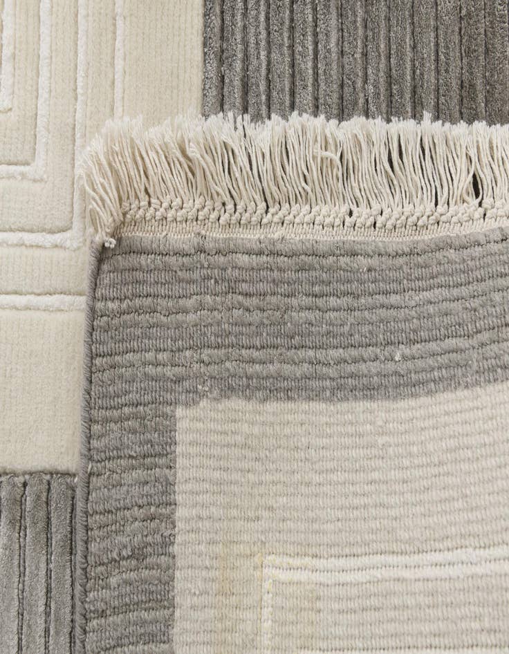 Detail image of 6' 6 x 9' 7  Hand Knotted Darya Wool Rug