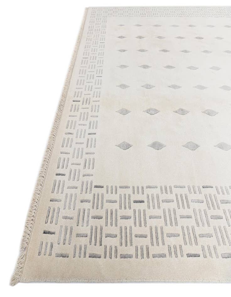 Detail image of 6' 8 x 9' 10  Hand Knotted Darya Wool Rug