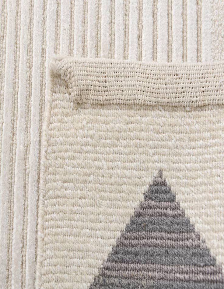 Detail image of 6' 8 x 10'  Hand Knotted Darya Wool Rug