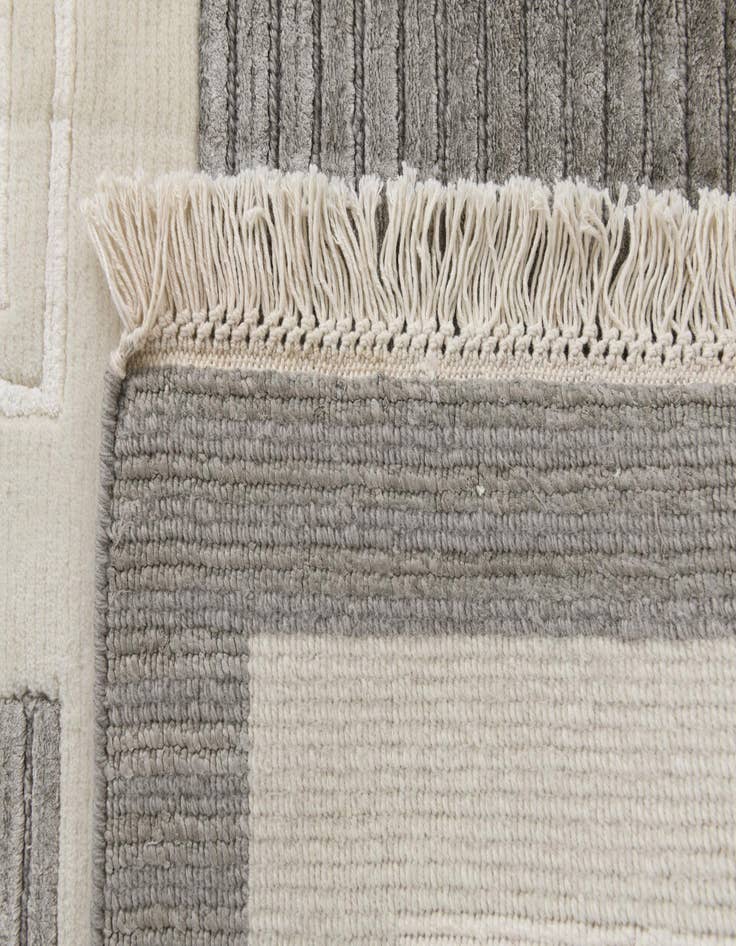 Detail image of 6' 7 x 9' 9  Hand Knotted Darya Wool Rug