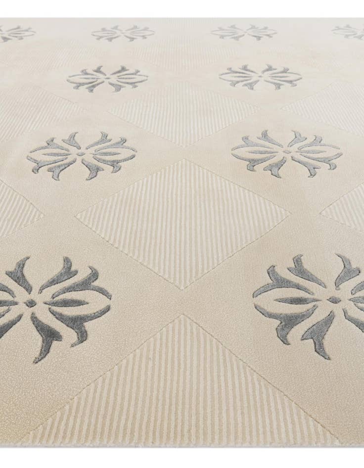 Detail image of 6' 7 x 9' 10  Hand Knotted Darya Wool Rug