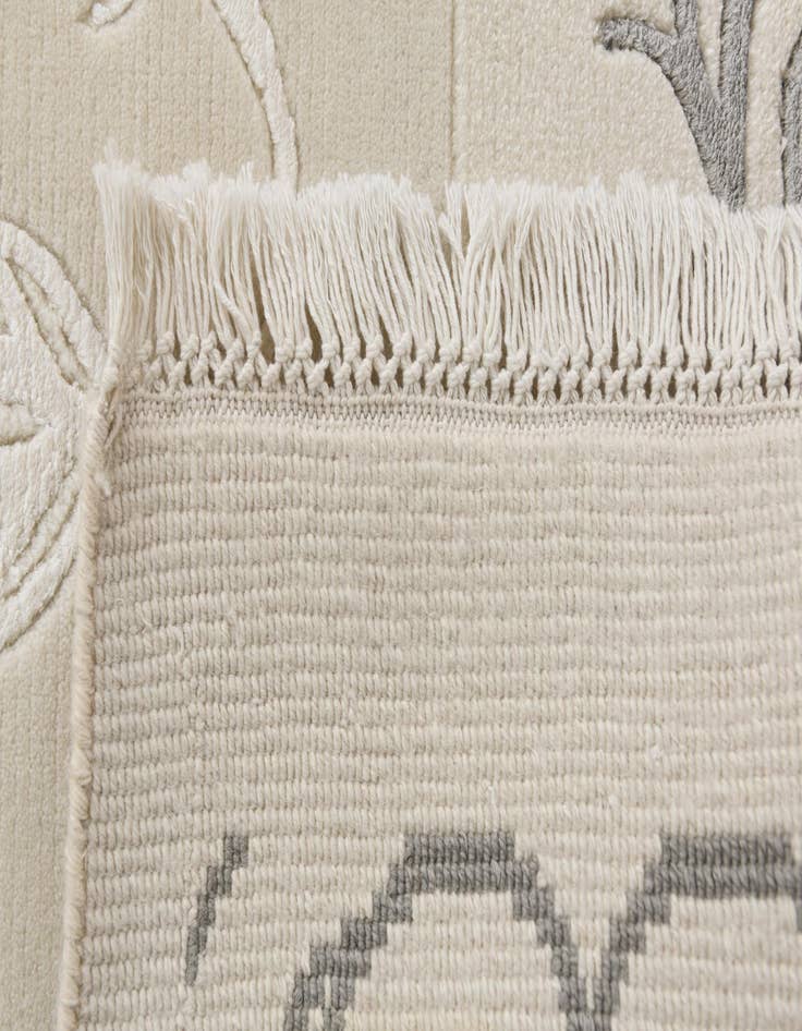 Detail image of 6' 6 x 9' 10  Hand Knotted Darya Wool Rug