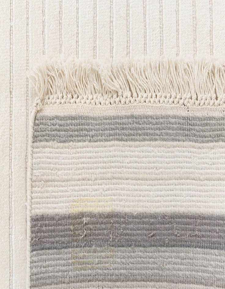 Detail image of 6' 6 x 9' 9  Hand Knotted Darya Wool Rug