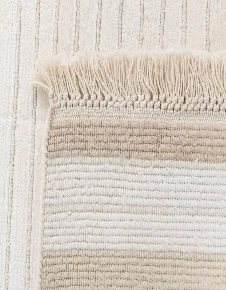 Detail image of 6' 7 x 9' 7  Hand Knotted Darya Wool Rug