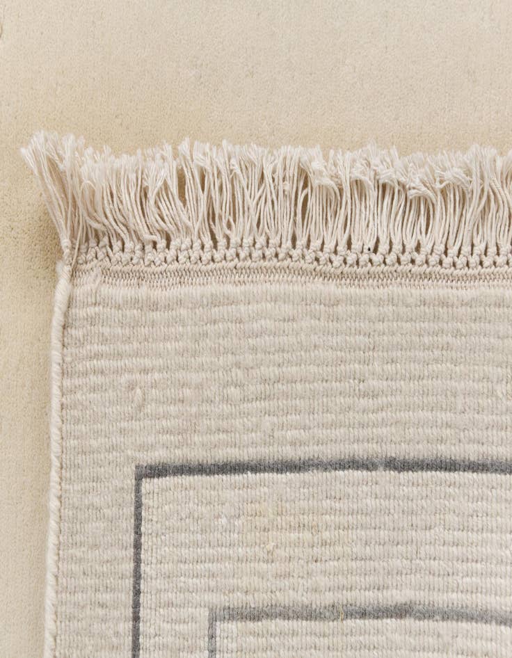 Detail image of 6' 8 x 10'  Hand Knotted Darya Wool Rug