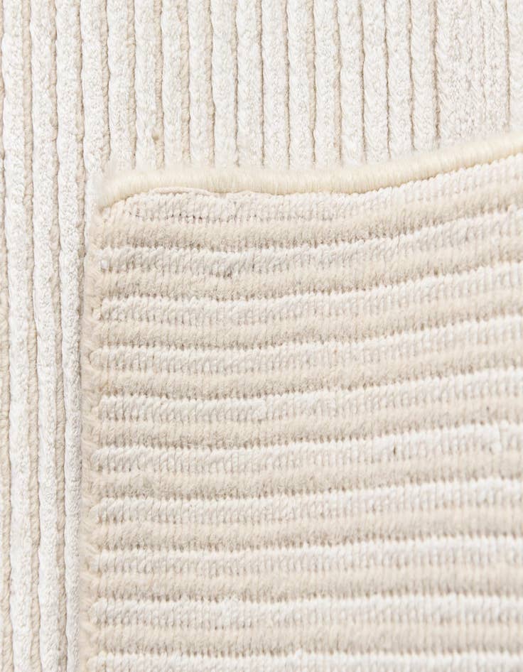 Detail image of 2' 8 x 4' 9 Hand Knotted Darya Wool Rug