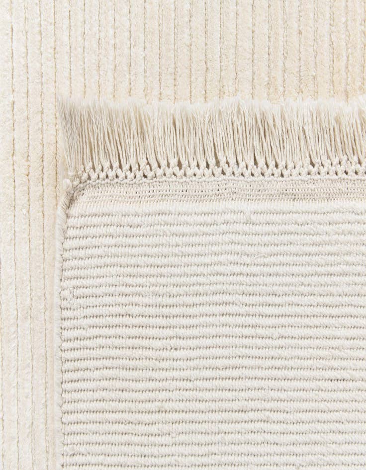 Detail image of 4' 10 x 6' 7  Hand Knotted Darya Wool Rug