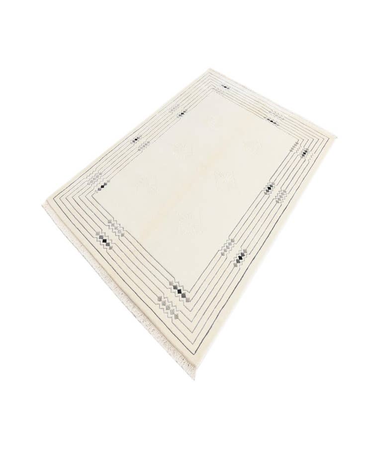 Detail image of 4' 7 x 6' 7  Hand Knotted Darya Wool Rug