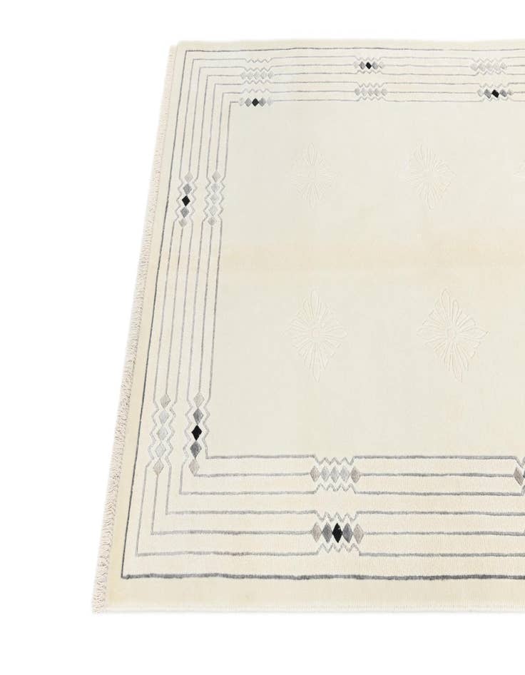 Detail image of 4' 7 x 6' 7  Hand Knotted Darya Wool Rug