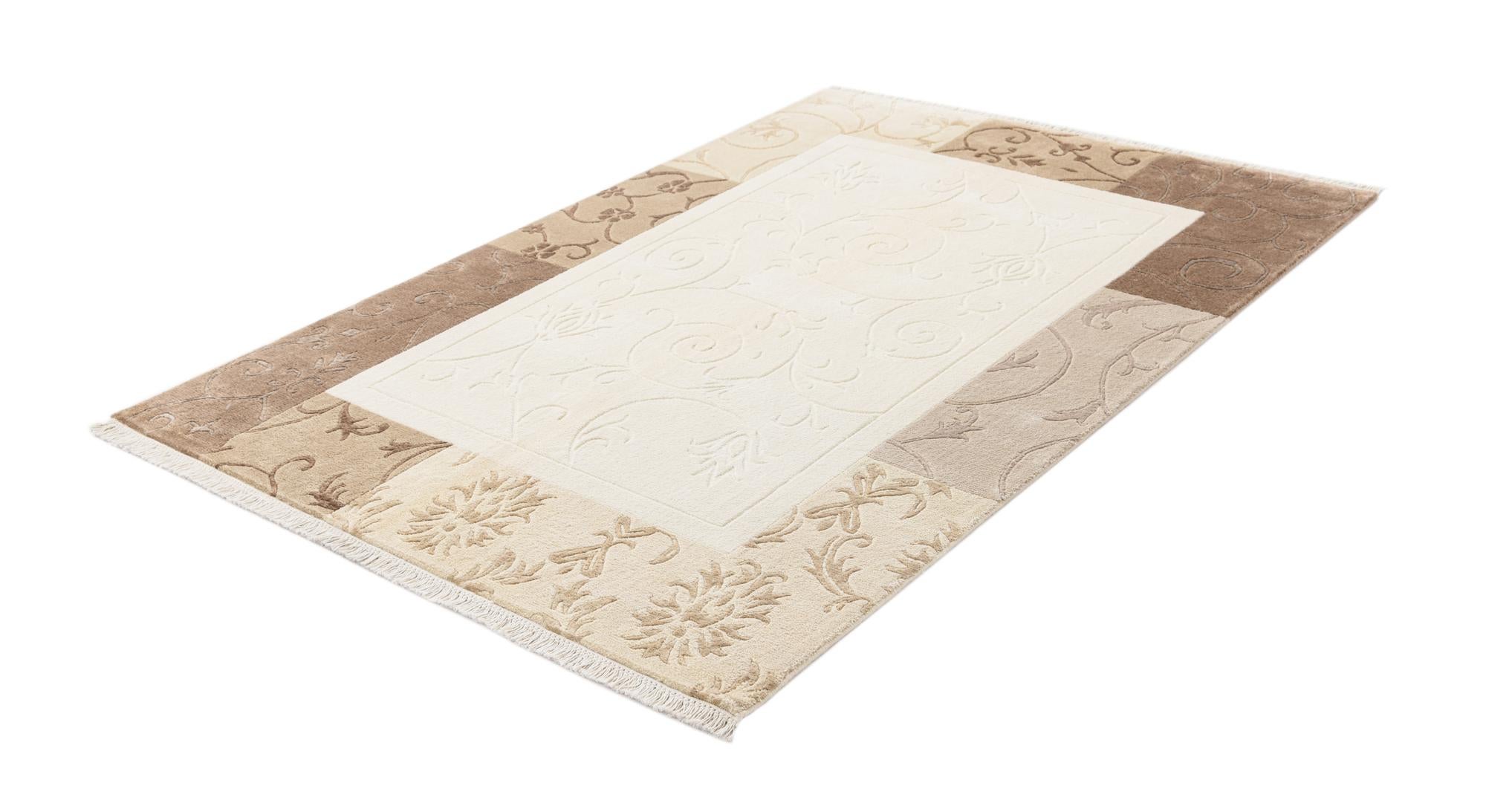4' 7 x 6' 8 Hand Knotted Darya Wool Rug