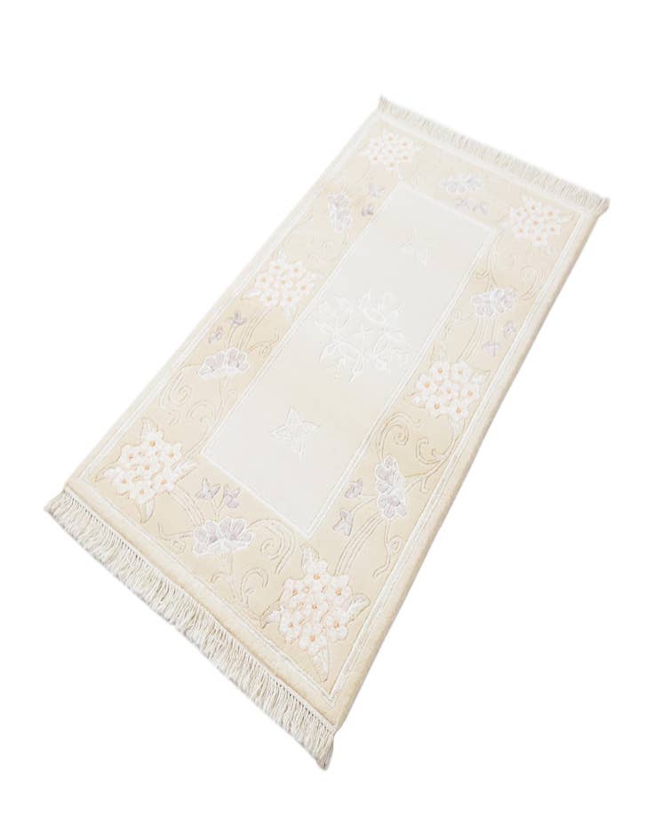 Detail image of 2' 8 x 4' 5  Hand Knotted Darya Wool Rug